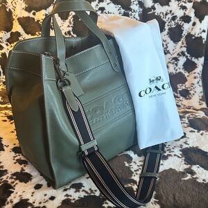 Coach Olive Leather FLD TTE 40S with Strap